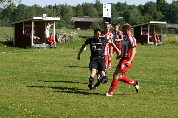 Sebastian Nicolaisen Karlsson gjorde 2-0 till Älgå efter en fin individuell prestation.